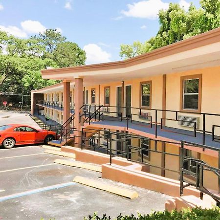 Oyo Hotel Tallahassee Downtown Exterior photo